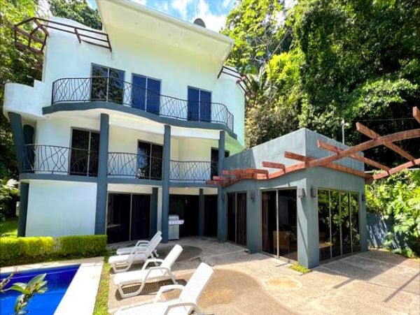 Jaco 7 Bedroom Home Two Blocks to the Beach