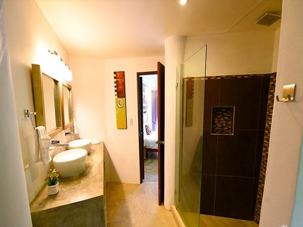 Jaco 7 Bedroom Home Two Blocks to the Beach
