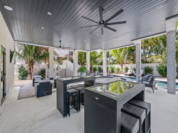 Siesta Key Vacation Home Seven Bedroom Walk to Beach