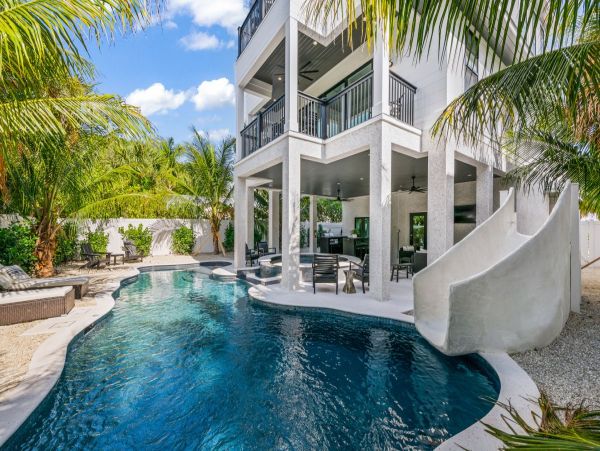 Siesta Key Vacation Home Seven Bedroom Walk to Beach