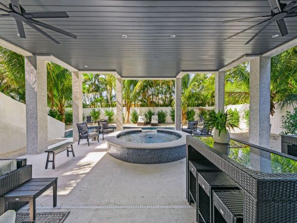 Siesta Key Vacation Home Seven Bedroom Walk to Beach
