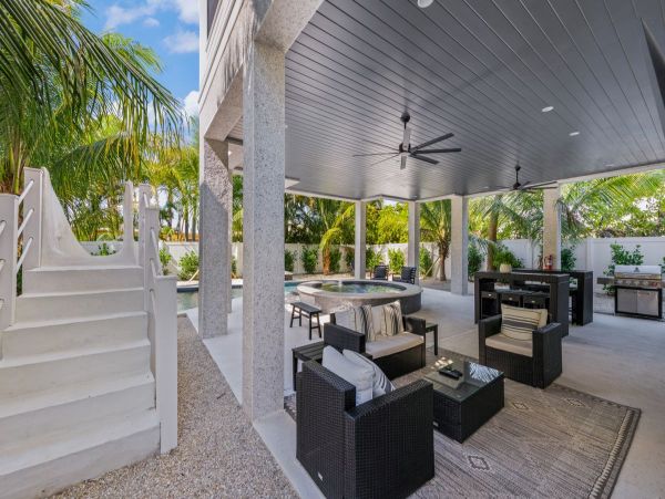 Siesta Key Vacation Home Seven Bedroom Walk to Beach