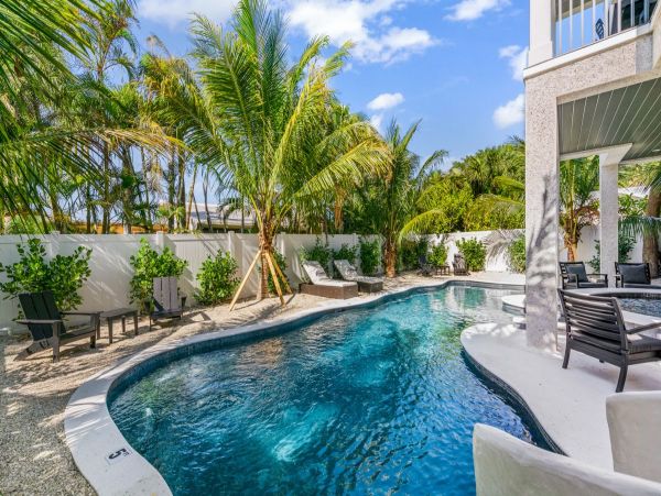 Siesta Key Vacation Home Seven Bedroom Walk to Beach