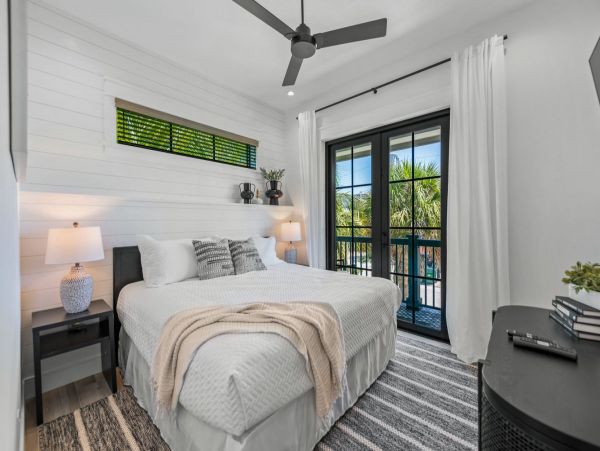 Siesta Key Vacation Home Seven Bedroom Walk to Beach