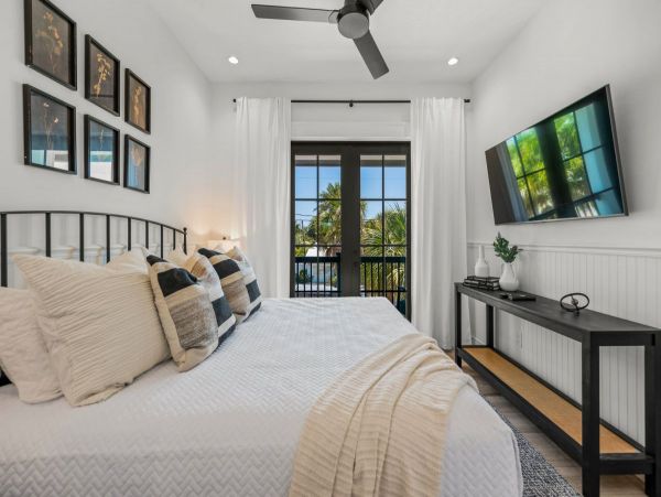 Siesta Key Vacation Home Seven Bedroom Walk to Beach