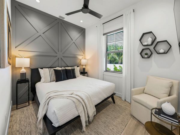 Siesta Key Vacation Home Seven Bedroom Walk to Beach