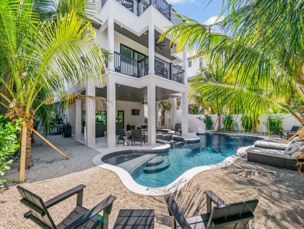 Siesta Key Vacation Home Seven Bedroom Walk to Beach