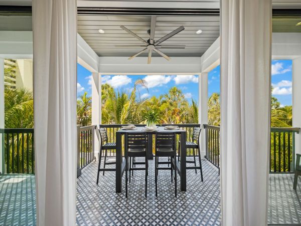 Siesta Key Vacation Home Seven Bedroom Walk to Beach