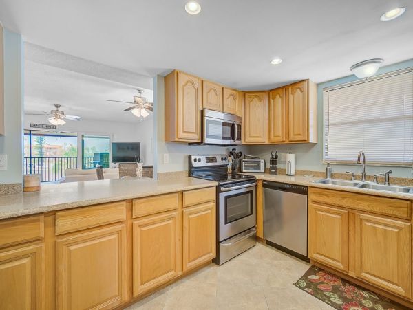 Siesta Key Lovely 2 Bedroom Condo with Lagoon View
