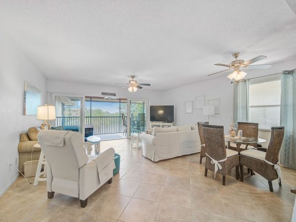 Siesta Key Lovely 2 Bedroom Condo with Lagoon View