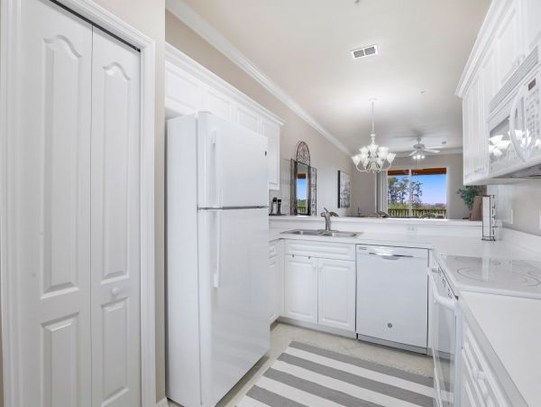 Beautiful 2 Bedroom Condo with Lake View