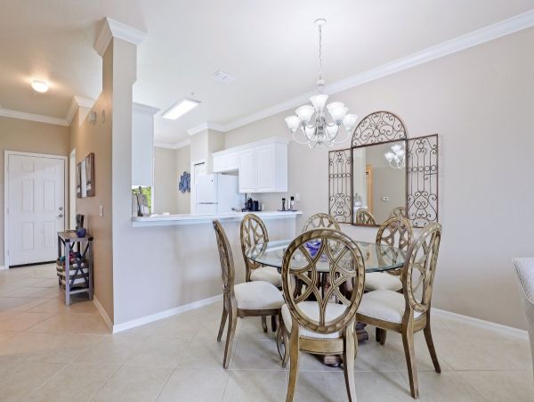 Beautiful 2 Bedroom Condo with Lake View