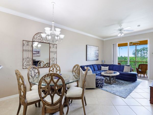 Beautiful 2 Bedroom Condo with Lake View