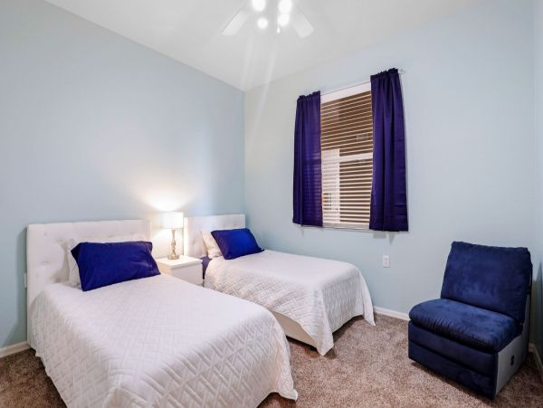 Beautiful 2 Bedroom Condo with Lake View