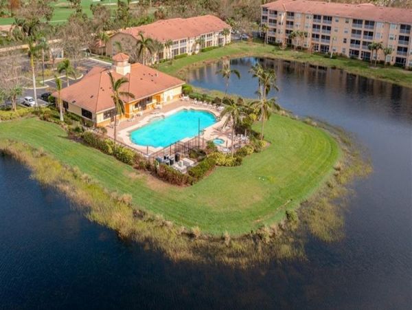Beautiful 2 Bedroom Condo with Lake View