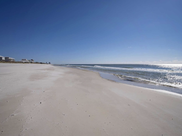 Beachfront 8 Bedroom Vacation Home in Gulf Shores with Pool
