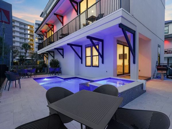 Miramar Vacation Home Ten Bedroom Walk to Beach