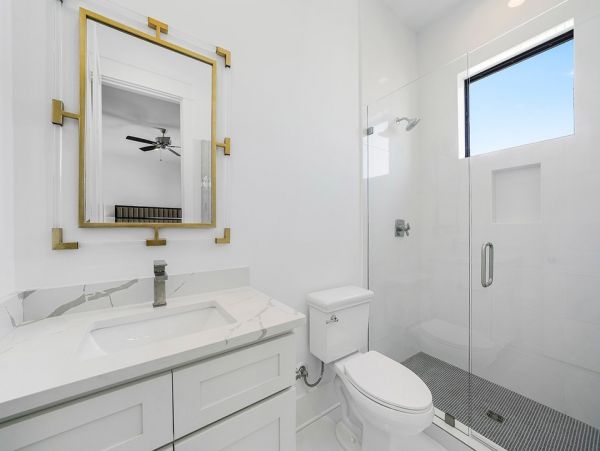 Miramar Vacation Home Ten Bedroom Walk to Beach