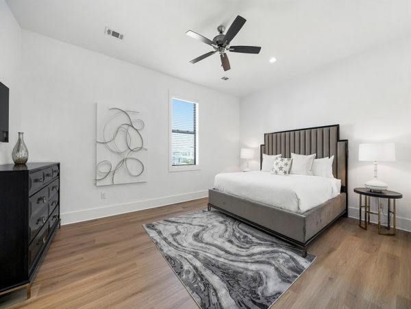 Miramar Vacation Home Ten Bedroom Walk to Beach