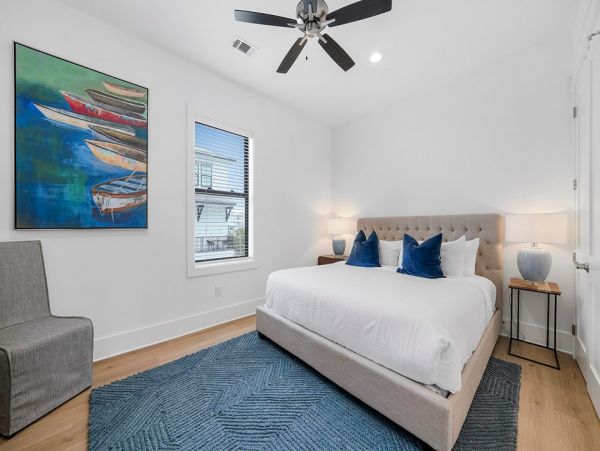 Miramar Vacation Home Ten Bedroom Walk to Beach