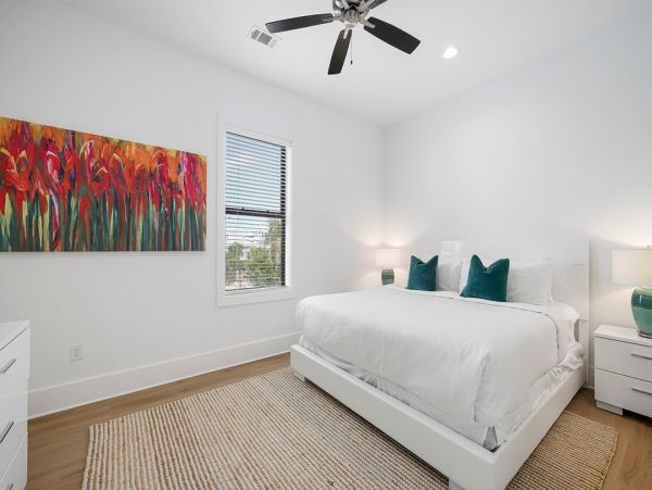 Miramar Vacation Home Ten Bedroom Walk to Beach