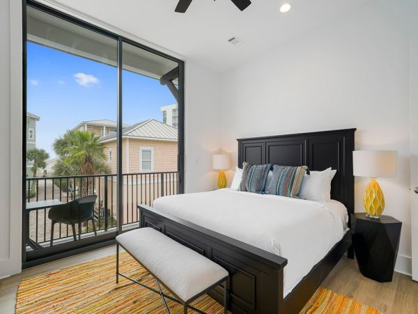 Miramar Vacation Home Ten Bedroom Walk to Beach