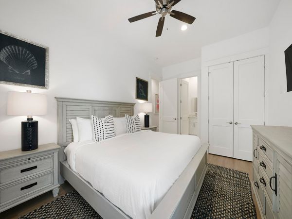 Miramar Vacation Home Ten Bedroom Walk to Beach