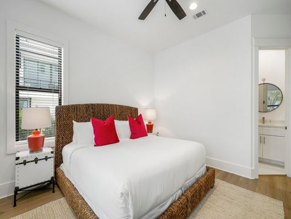 Miramar Vacation Home Ten Bedroom Walk to Beach