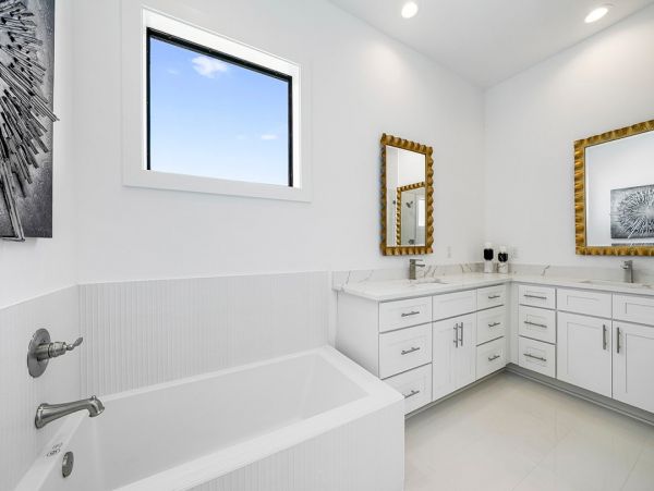 Miramar Vacation Home Ten Bedroom Walk to Beach