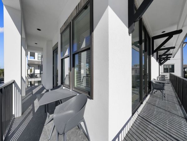 Miramar Vacation Home Ten Bedroom Walk to Beach