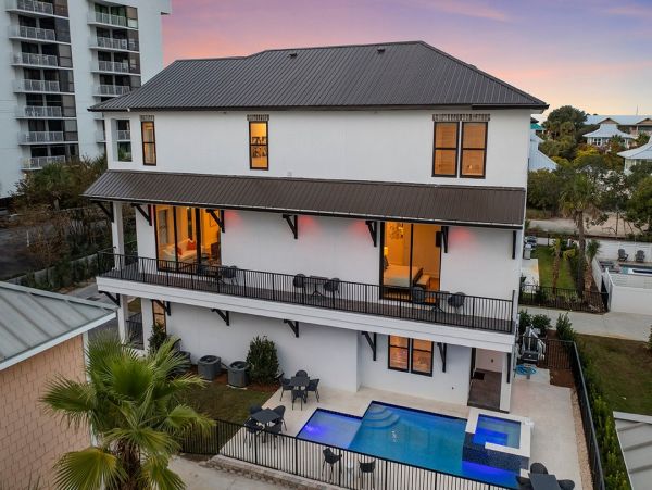 Miramar Vacation Home Ten Bedroom Walk to Beach