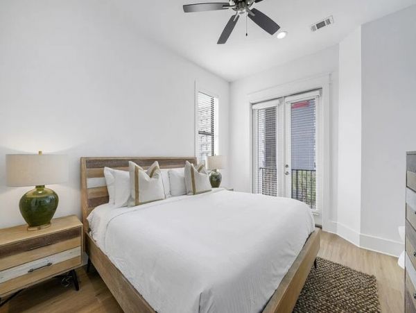 Miramar Vacation Home Ten Bedroom Walk to Beach