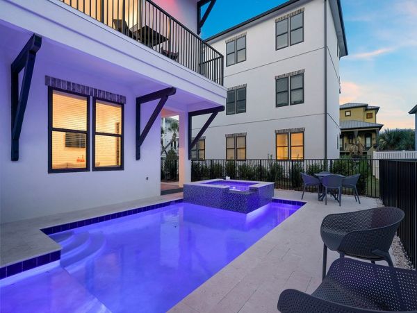 Miramar Vacation Home Ten Bedroom Walk to Beach