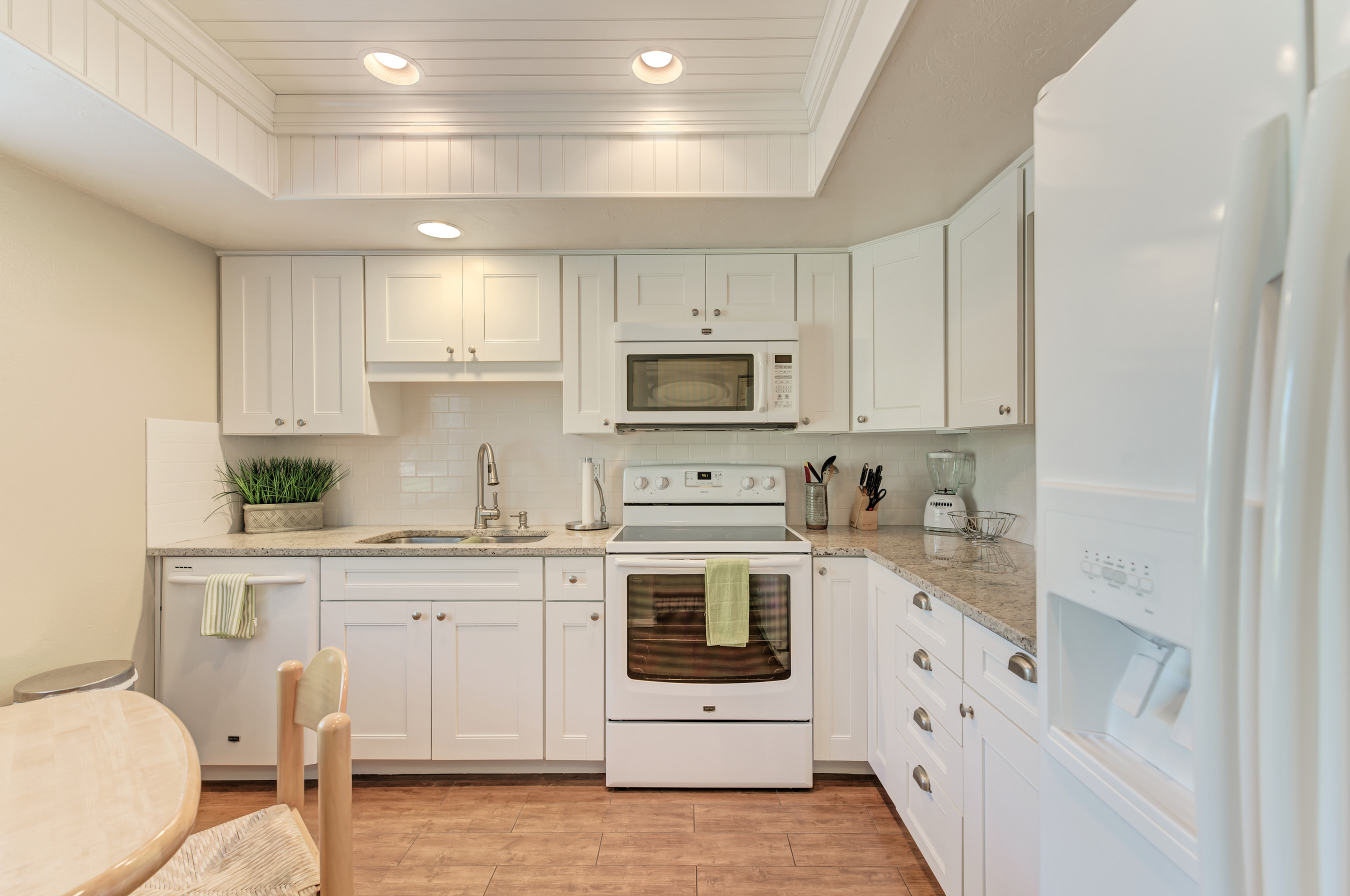 Lovely Vacation Getaway in Longboat Key Walk to Beach