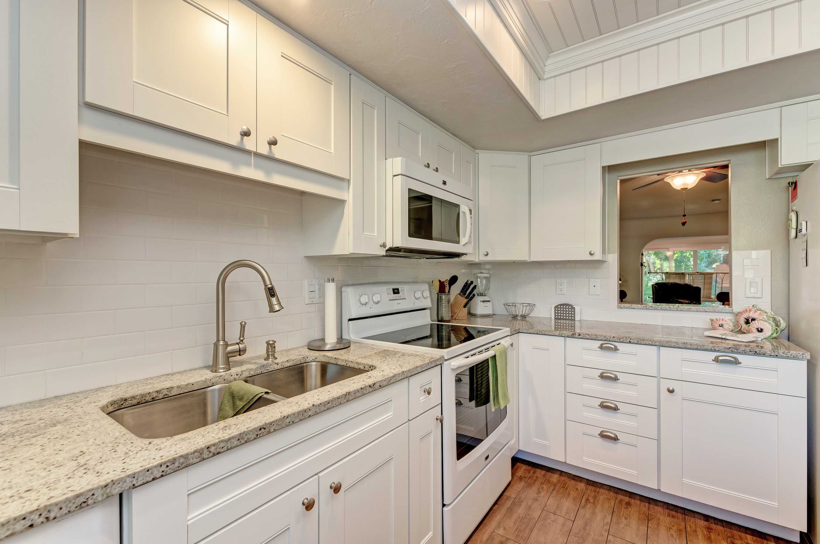 Lovely Vacation Getaway in Longboat Key Walk to Beach