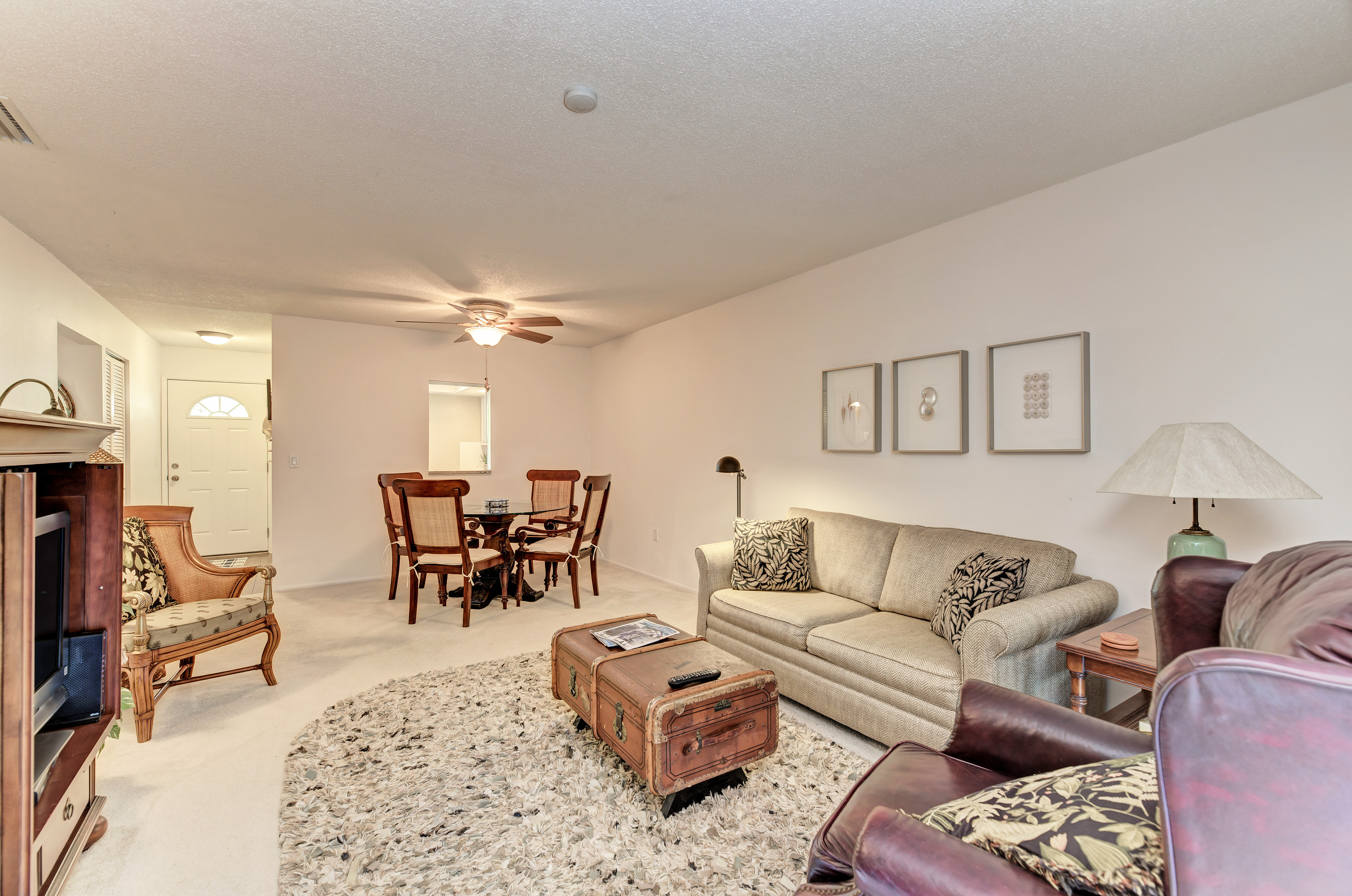 Lovely Vacation Getaway in Longboat Key Walk to Beach