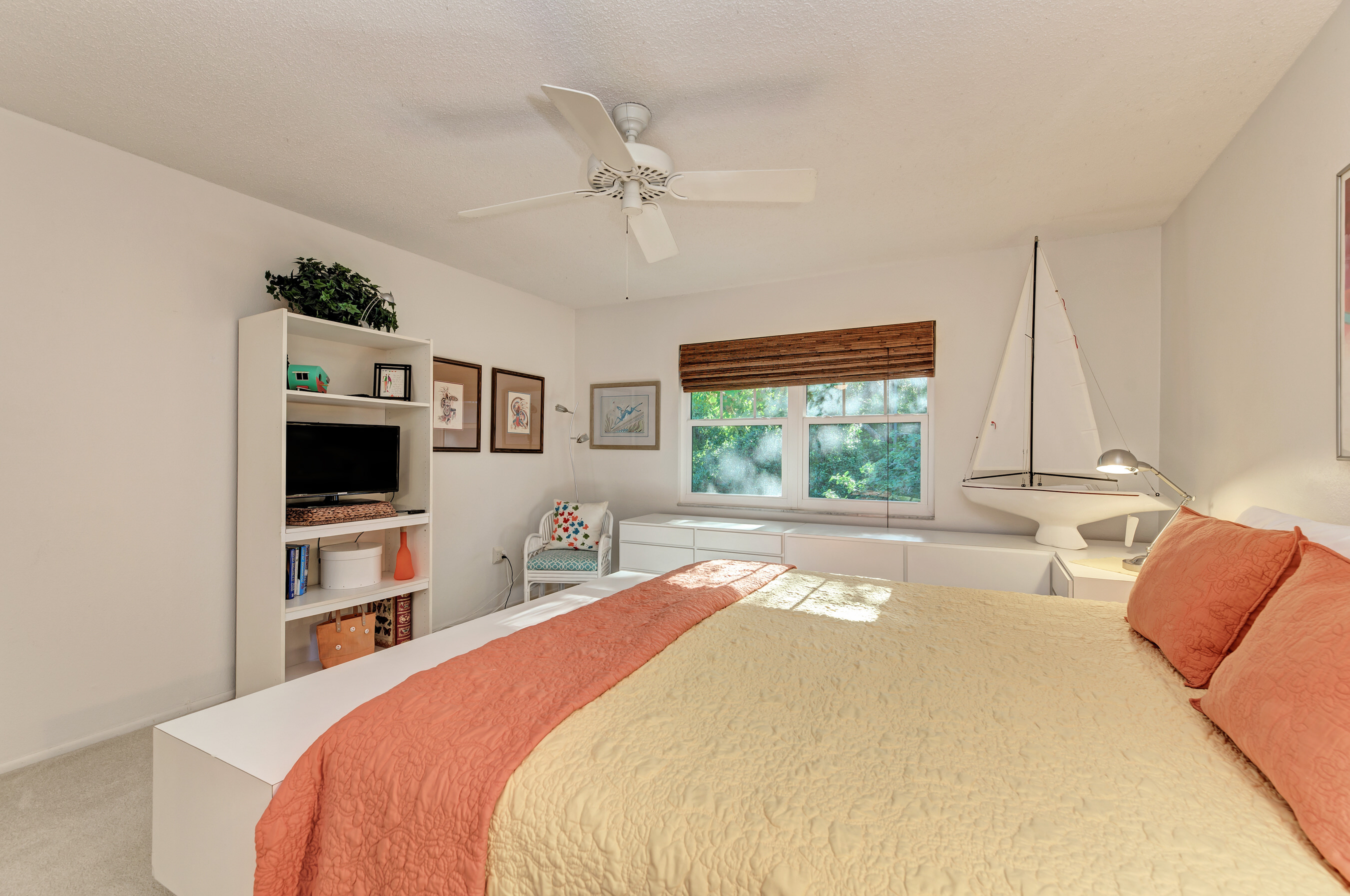 Lovely Vacation Getaway in Longboat Key Walk to Beach