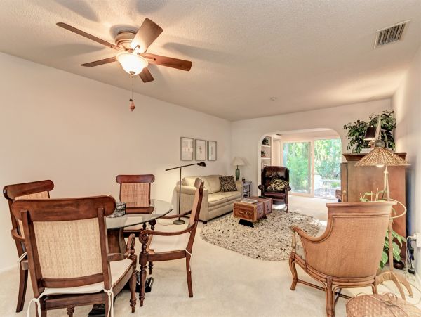 Lovely Vacation Getaway in Longboat Key Walk to Beach
