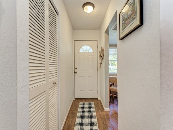 Lovely Vacation Getaway in Longboat Key Walk to Beach