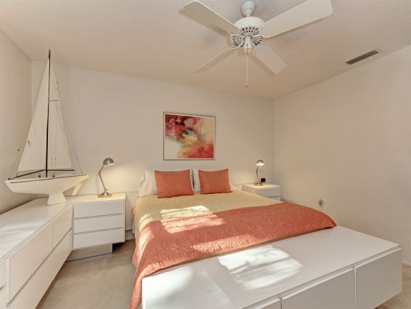 Lovely Vacation Getaway in Longboat Key Walk to Beach
