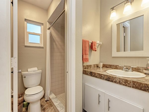 Lovely Vacation Getaway in Longboat Key Walk to Beach
