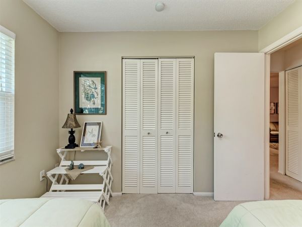 Lovely Vacation Getaway in Longboat Key Walk to Beach