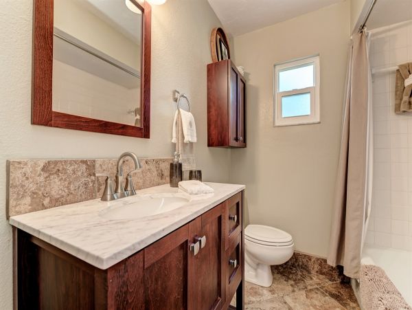 Lovely Vacation Getaway in Longboat Key Walk to Beach