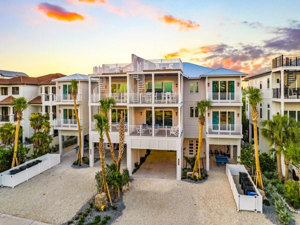 Siesta Key Vacation Home Six Bedroom Walk to Beach 4,000 Sq Ft