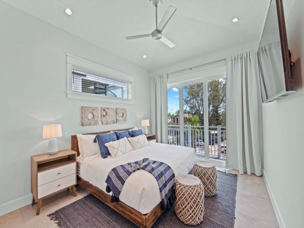 Siesta Key Vacation Home Six Bedroom Walk to Beach 4,000 Sq Ft