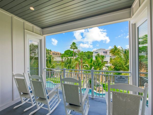 Siesta Key Vacation Home Six Bedroom Walk to Beach 4,000 Sq Ft