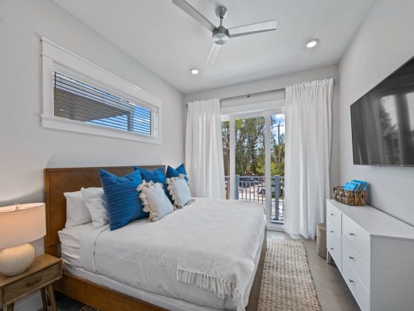 Siesta Key Vacation Home Six Bedroom Walk to Beach 4,000 Sq Ft