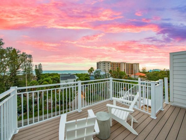 Siesta Key Vacation Home Six Bedroom Walk to Beach 4,000 Sq Ft