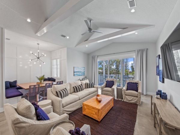Siesta Key Vacation Home Six Bedroom Walk to Beach 4,000 Sq Ft