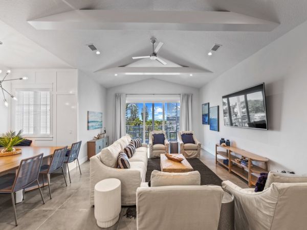 Siesta Key Vacation Home Six Bedroom Walk to Beach 4,000 Sq Ft